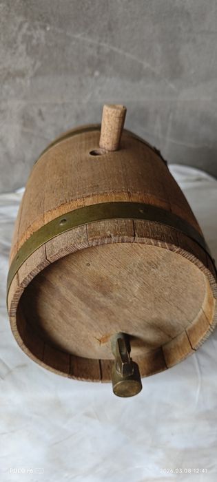 Бочка для напитков , объем примерно 5 литров