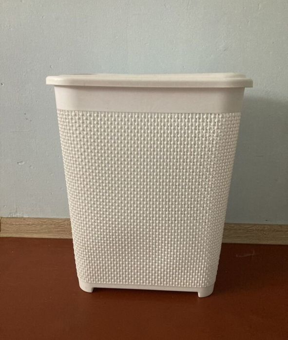 Бельевая корзина для ванны