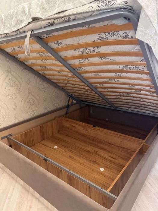 Продам двухспальную кровать