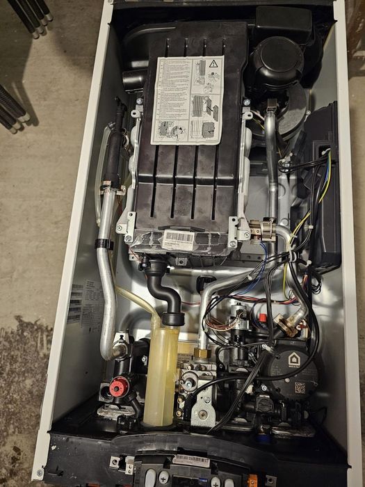 Centrală Ariston Hs Premium24 și Ariston Genus 28kw