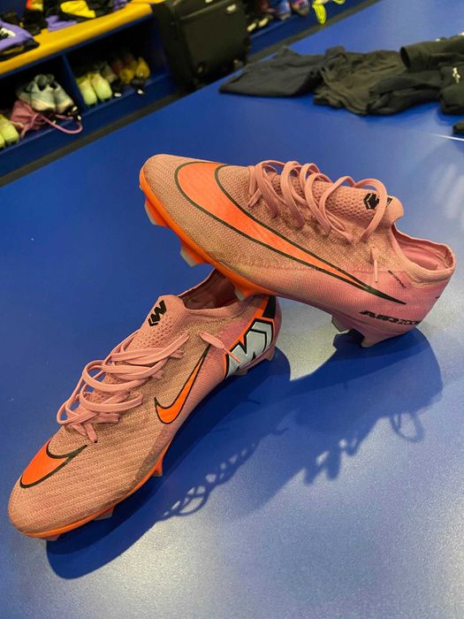 Футбольные бутсы