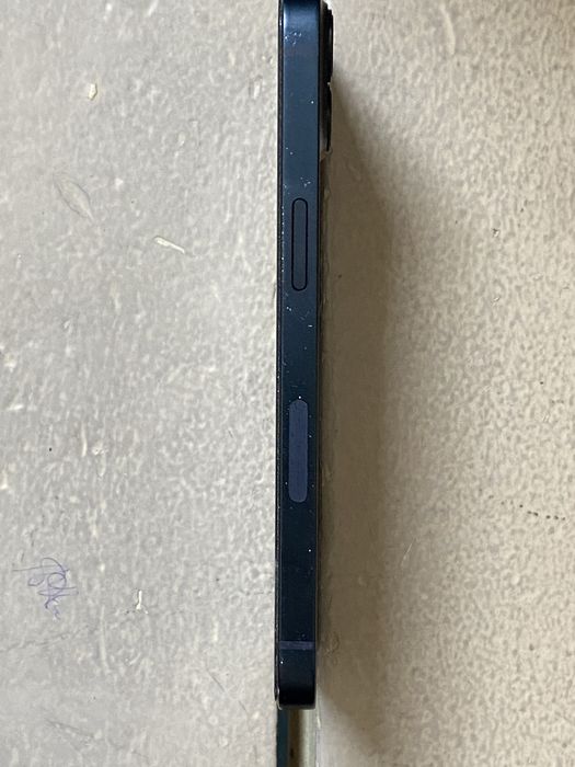 Продаю iPhone 13