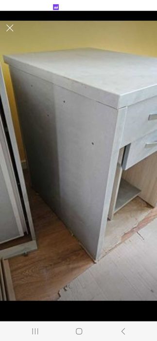 Шкаф с чекмеджета 86 / 58 / 75.5 (височина / ширина / дълбочина в см)