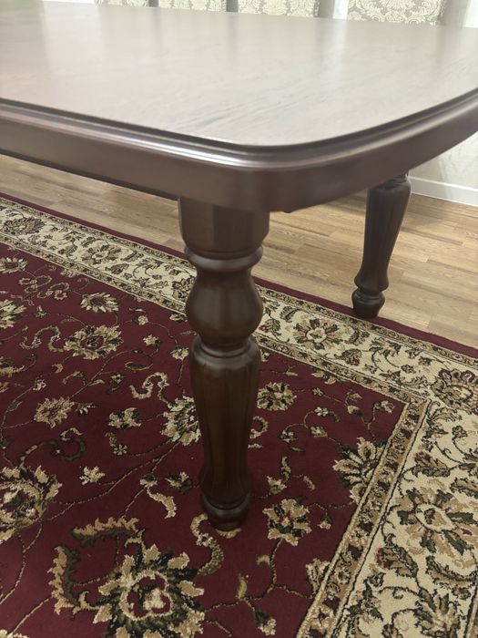 Продам стол обеденный