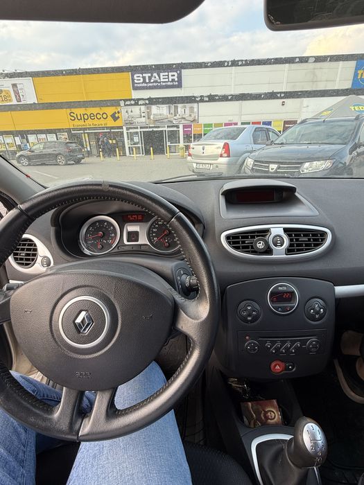 Renault clio 2007 1.6 benzina 82.000 km
