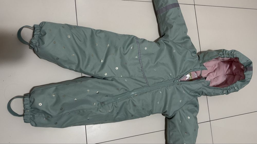 Зимний теплый комбинезон в отличном состоянии