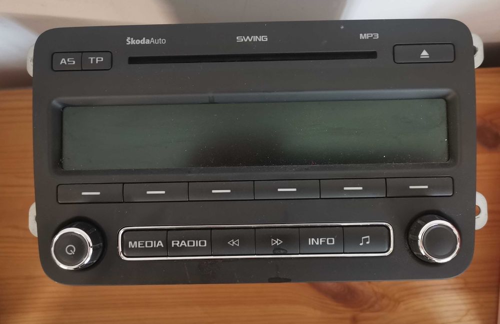 Радио CD от шкода фабия 2011,с дефект