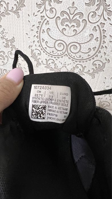 Продам кроссовки