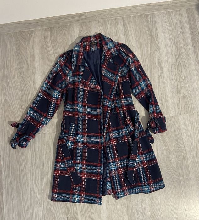 Тъмно синьо палто