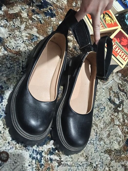 Продам женские туфли