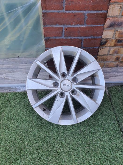 Jante r 15 vw golf 5,jeta,touran
Jantele sunt in stare buna,nu sunt st
