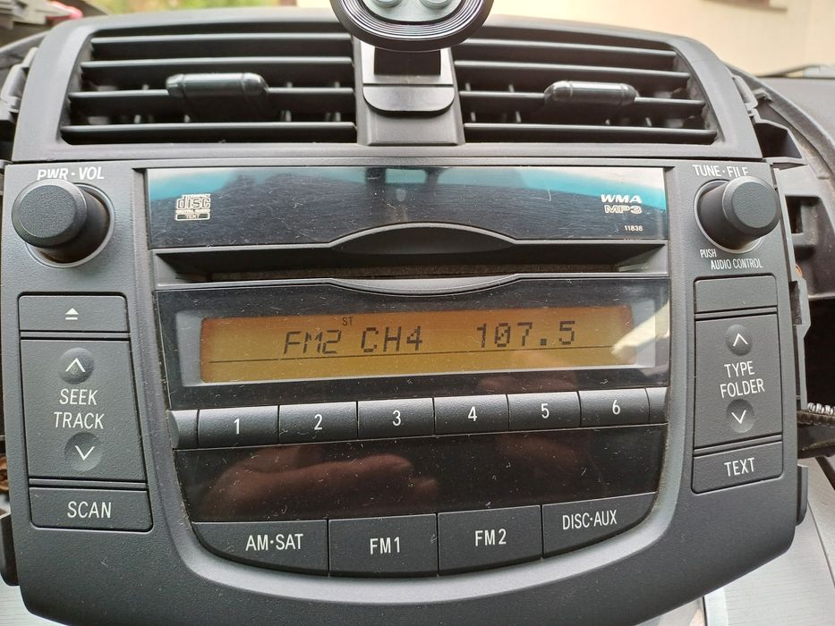 Продам штатную магнитолу