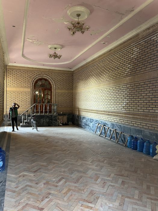 Ховли стоила люди