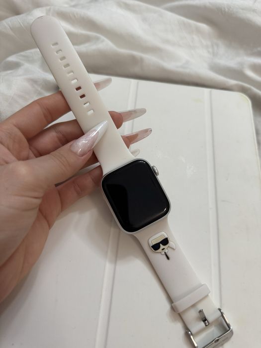 Vând Apple watch SE