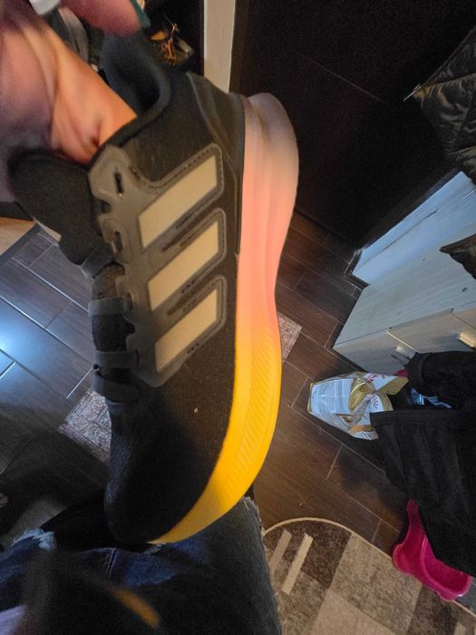 Vand pantofi sport Adidas