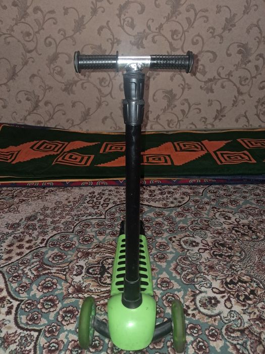 Самокат зельоный