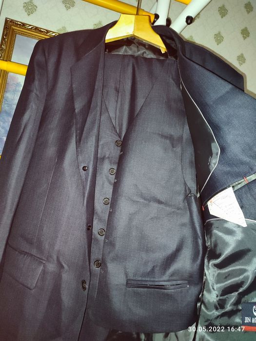 Продается мужской костюм