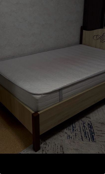 Продам кровать с матрасом 1,5 спальную