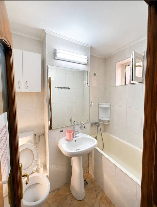Vând apartament 3 camere decomandat