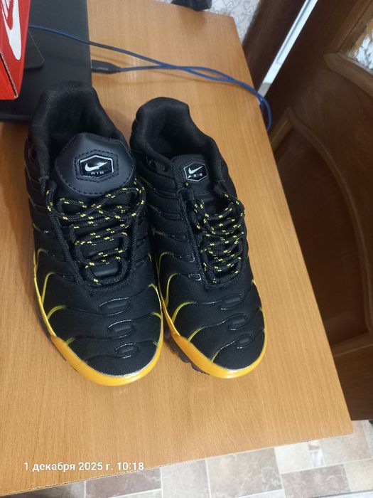 Продам красовки 36