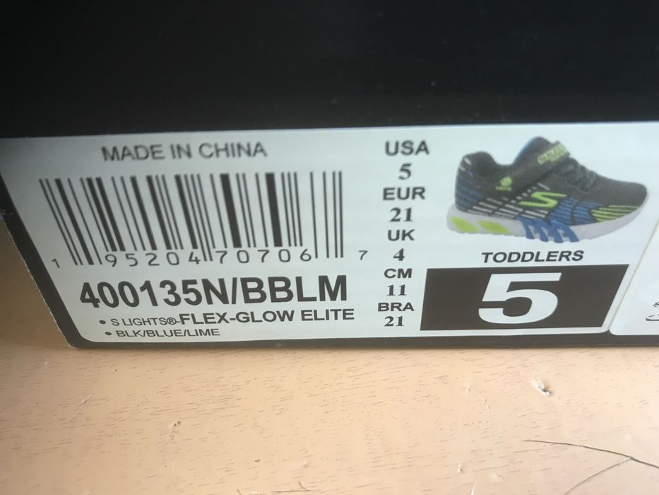 Маратонки със светеща подметка при стъпяне