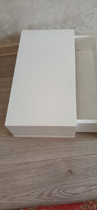 Зеркало с полочкой-тумбочкой