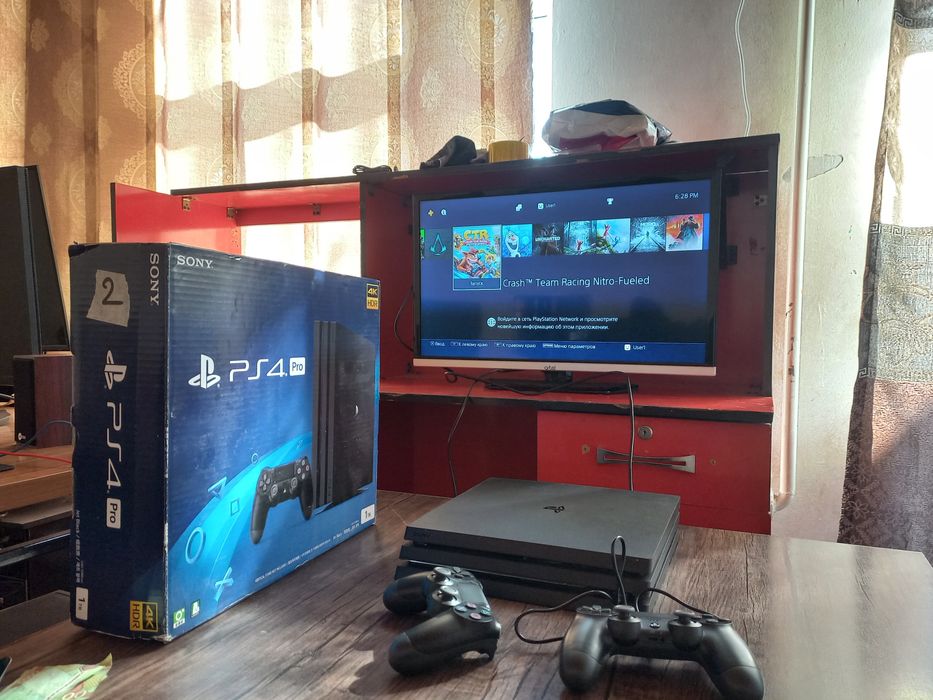 PS4 pro ideal 1TB hotira 18 o'yinlari bor 2 yangi djoystik bor plombas