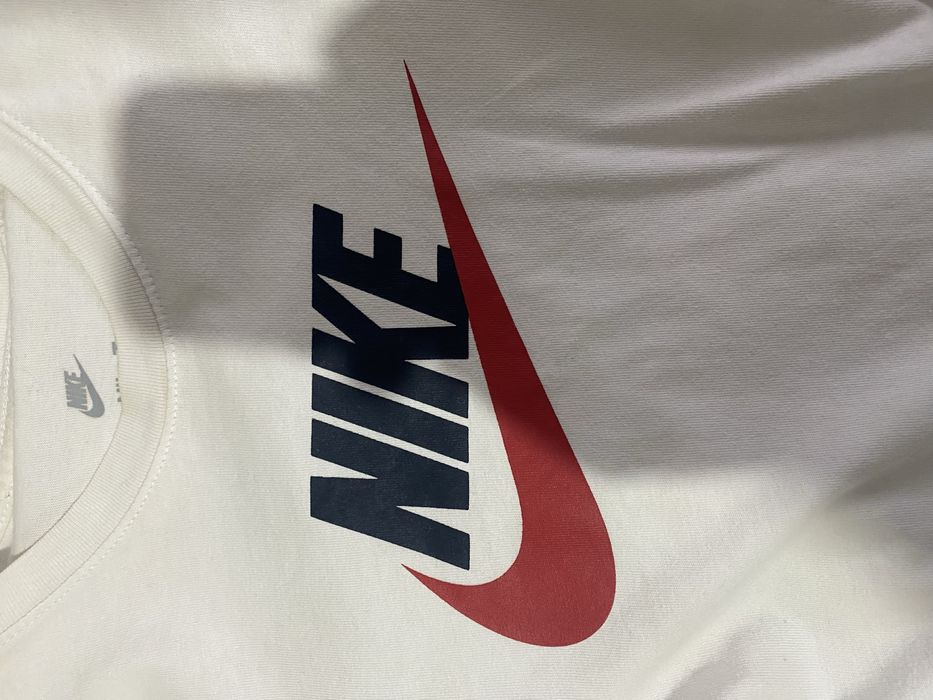 Tricou Nike Sportswear mărimea L juniori (Alb)