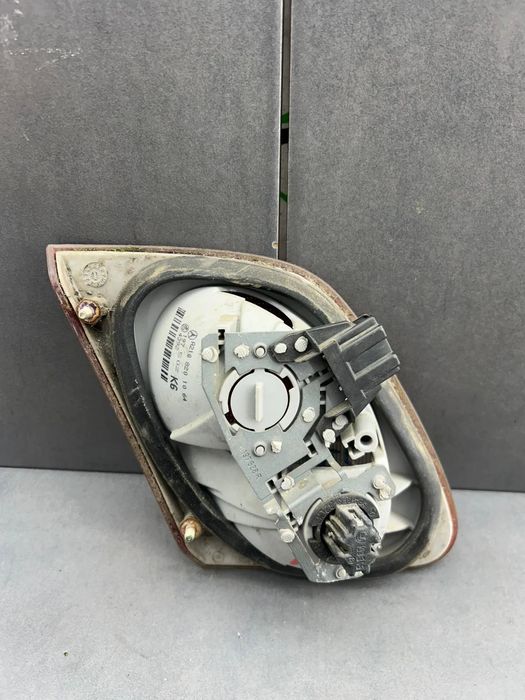 Lampa / Tripla stop dreapta pe hayon A2108201064 Mercedes-Benz E-Class
