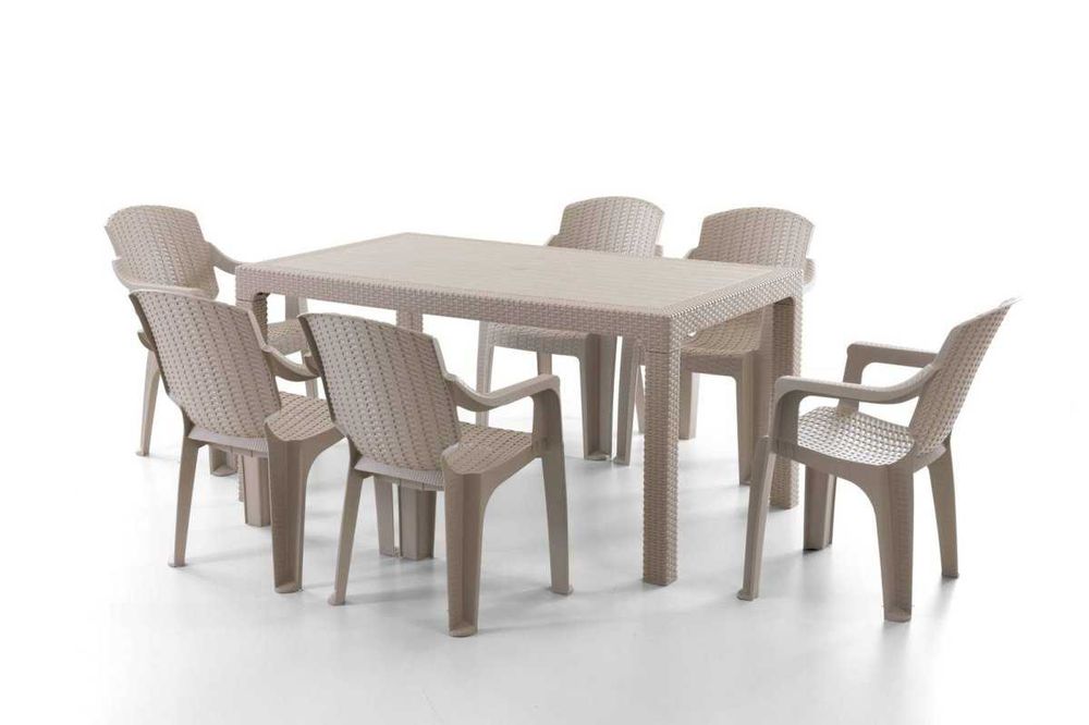 Пластмасов комплект с маса и  6 столa