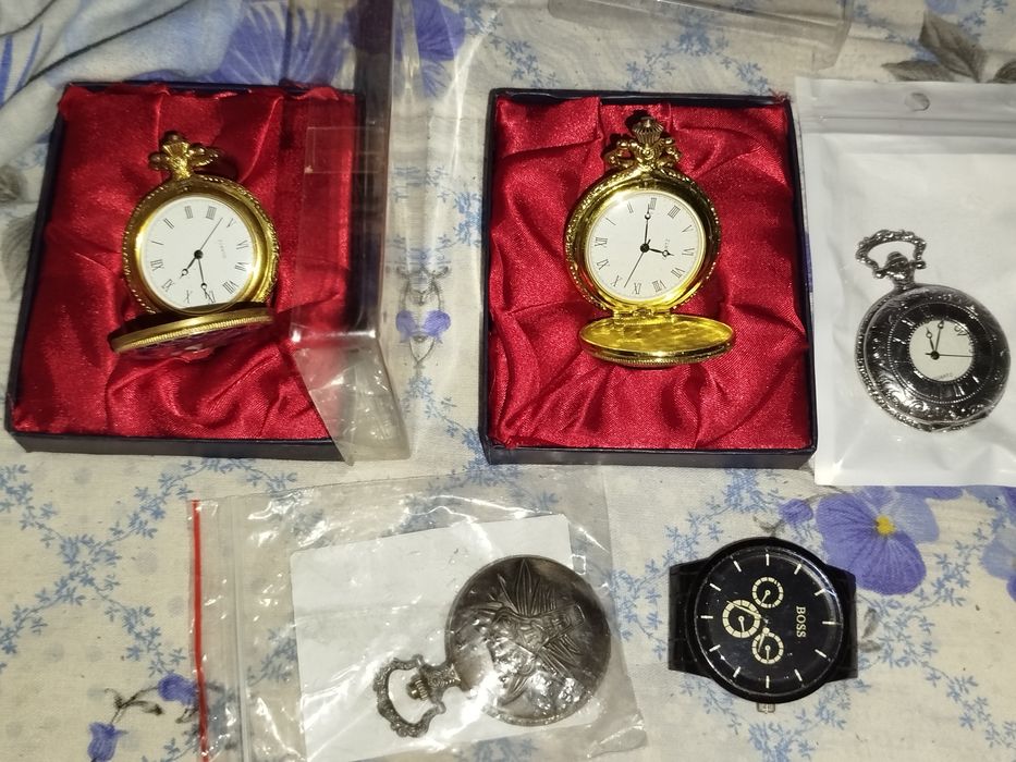 Vând ceasuri buzunar fac  schimb cu monede romanesti