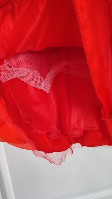 Червена рокля за момиче