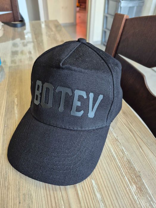 Шапка Ботев Пловдив