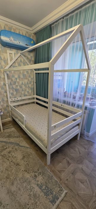 Кровать детская в виде домика