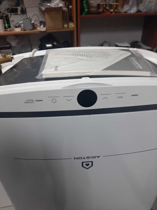 Продам водонагреватель Аристон