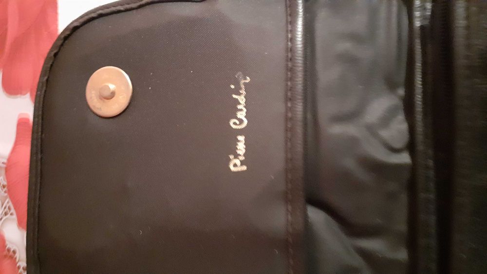 Чанта от световното първенство по футбол 2006 И мъжка кожена чанта.