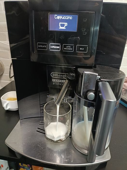 Espressor automat , aparat de cafea DeLonghi Perfecta Cappuccino