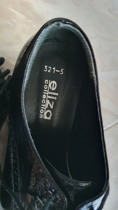 Обувки от естествена кожа - лак