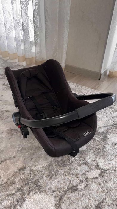 Avto kreslo sotiladi