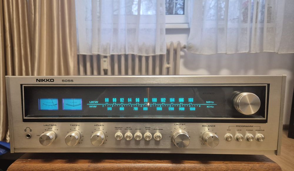 Amplituner Sony si Nikko