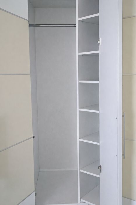 Угловой шкаф для спальни