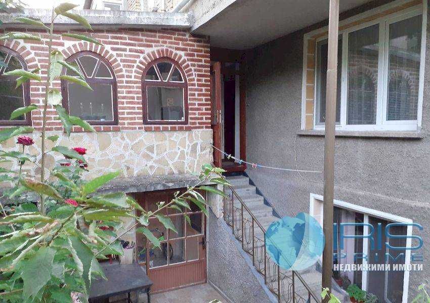 Продава се Етаж от къща в Шумен, Пожарната - 106 кв.м за 1925 €/кв.м - Снимка #2