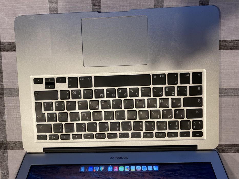 Продам macbook air 2017