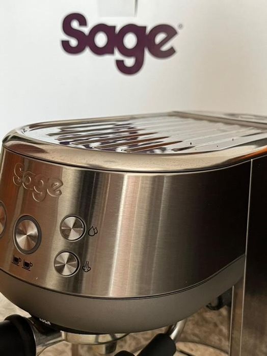 Продавам кафе машина Sage The Bambino + мелачка – пълен комплект