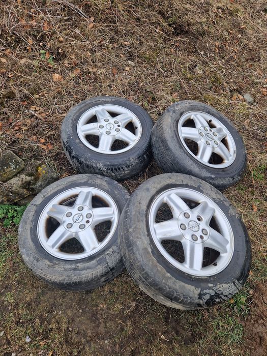 Vând 4  jante  de aliaj cu anvelope de vara 195 /65 R15