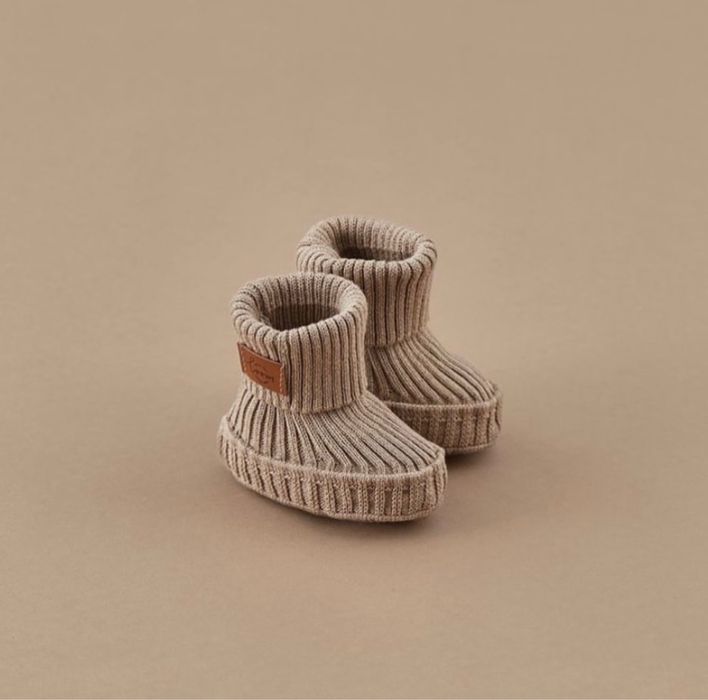 Комплект LOOMKNITS комбинезон, пинетки, чепчик.