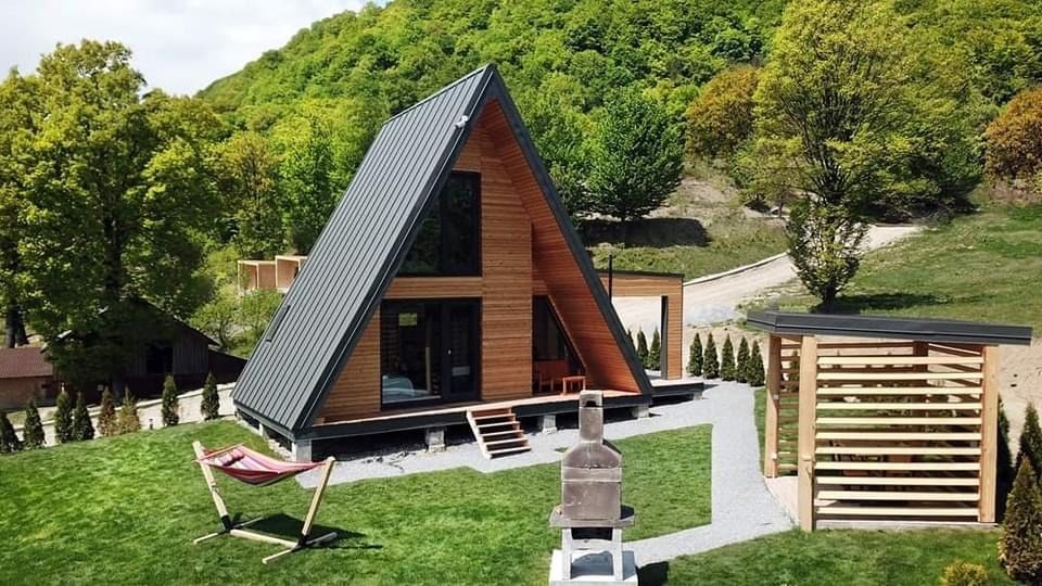 Vand cabane din lemn la cheie tip Aframe accept variante auto la schim