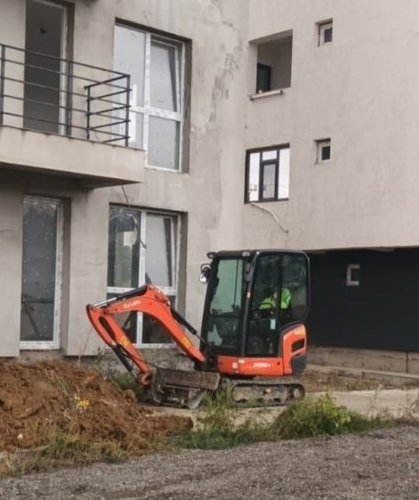 Miniexcavator de inchiriat