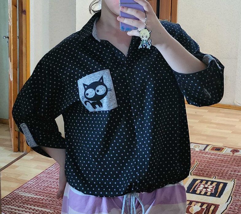 Теплая блузка с кошкой в отличном состоянии