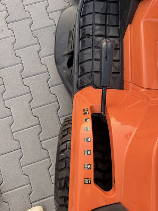 De vânzare tractor de tuns gazon Villager VT 1005 HD